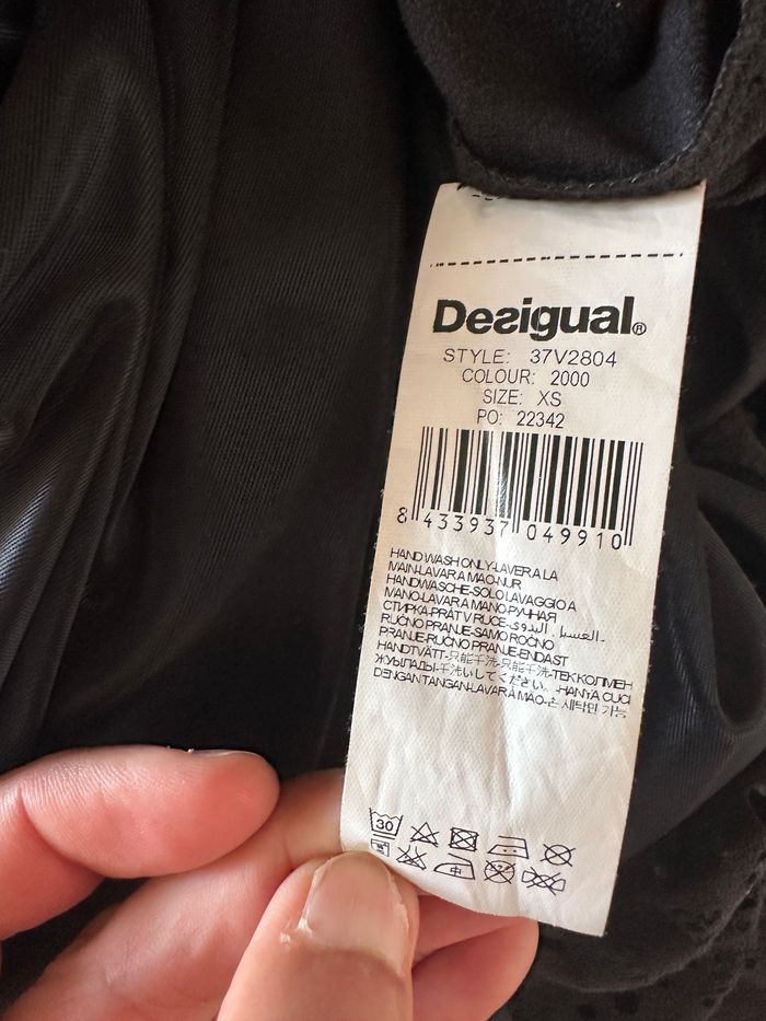 robe noire desigual taille 34 NEUVE tissus velouté peau de peche - photo numéro 8