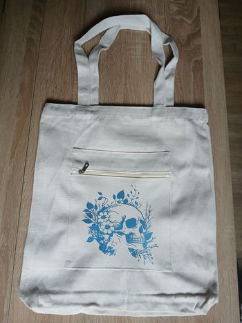 Tote bag