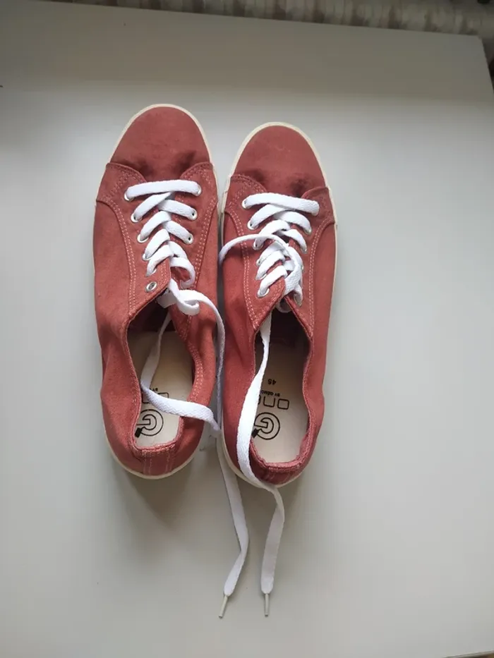 Paire de chaussures de ville (baskets) neuve pour hommes taille 45 - photo numéro 6