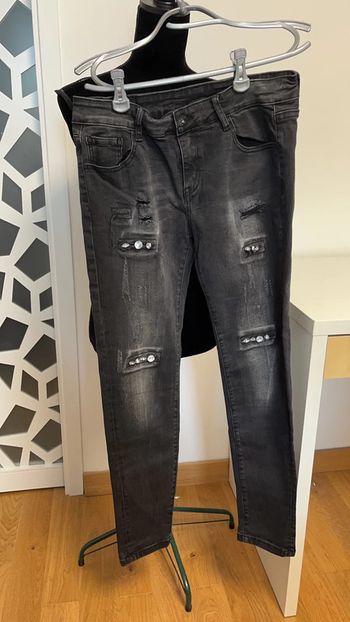 Jean destroy noir convient à 40-42