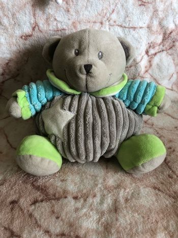 Doudou peluche boule ours gris bleu vert étoile Mes Petits Cailloux