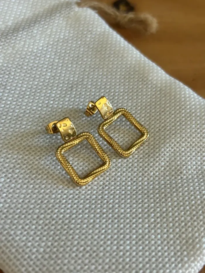 Boucle d’oreille dorée vintage - photo numéro 4