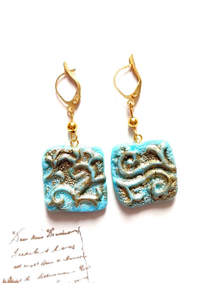 Magnifique paire de boucles d'oreilles pendantes bleu et or - photo numéro 4