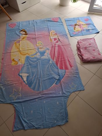 Lot de 3 parures et une couette  princesse disney