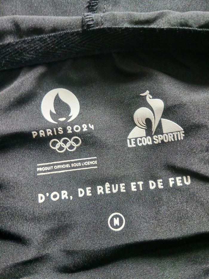 Veste coupe-vent noire logo doré à capuche Le Coq Sportif édition Jeux Olympiques Paris 2024 taille M - photo numéro 4