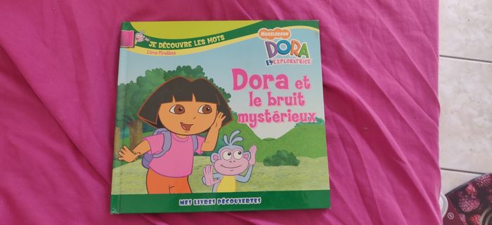 Dora  et le bruit mystérieux