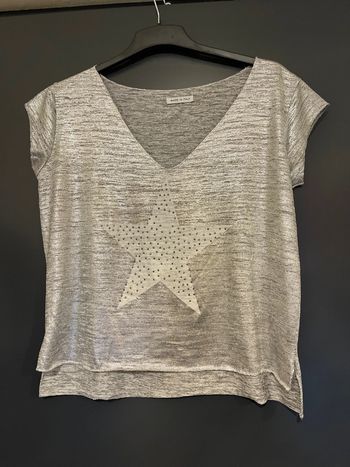 Magnifique teeshirt argenté étoile pour 10 euros seulement