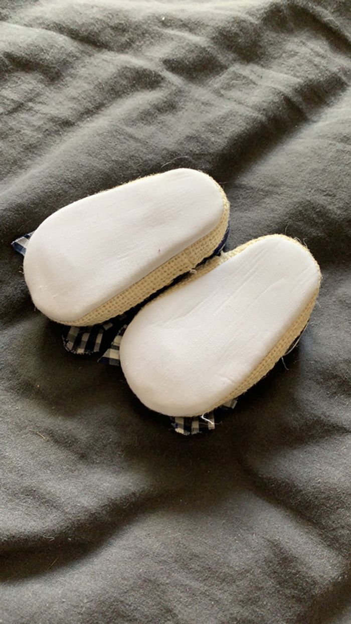 Chaussures bébé fille jamais portées (de la naissance à 6 mois) - photo numéro 3