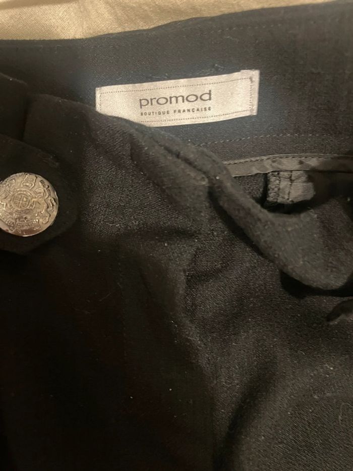 Short noir à boutons - photo numéro 4