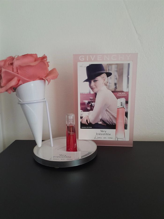 Présentoir Givenchy