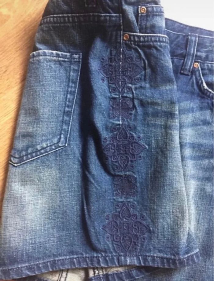 Superbe jupe en jean avec broderies H&M 🌸 40 - photo numéro 4