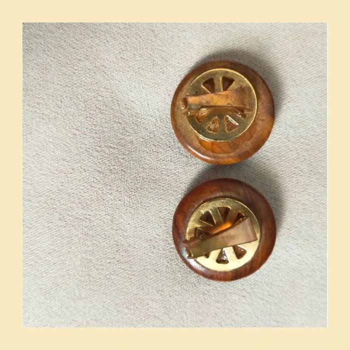 Boucles d’oreilles clips vintage rondes en bois naturel - photo numéro 3