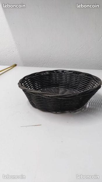 Panier en osier noir