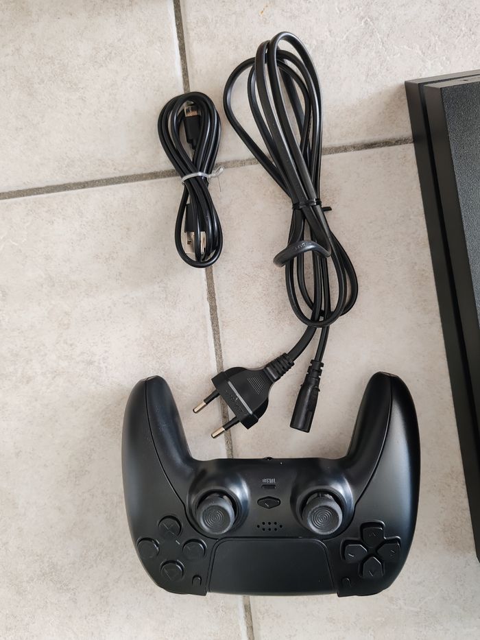 PS4 500Go – Très bon état + 4 jeux + manette Battletron quasi neuve - photo numéro 5