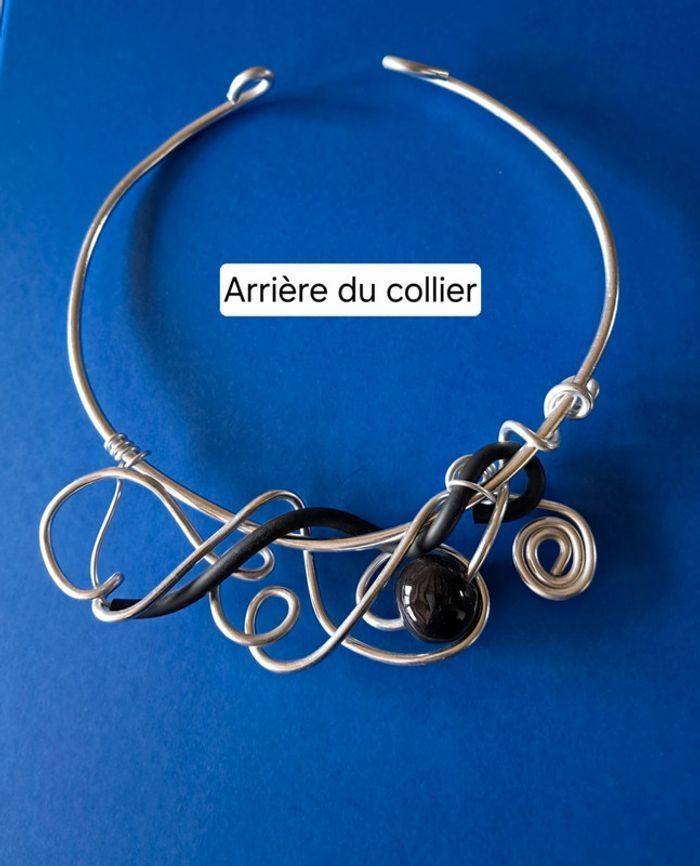 Collier court ras de cou NEUF *fabrication artisanale* - photo numéro 3