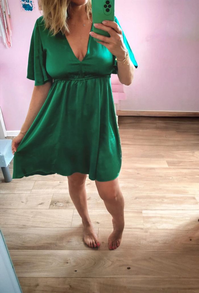 Robe verte satinée 42
