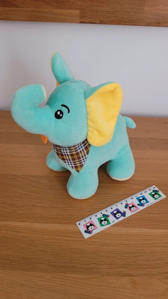 Adorable peluche éléphant vert turquoise - photo numéro 3