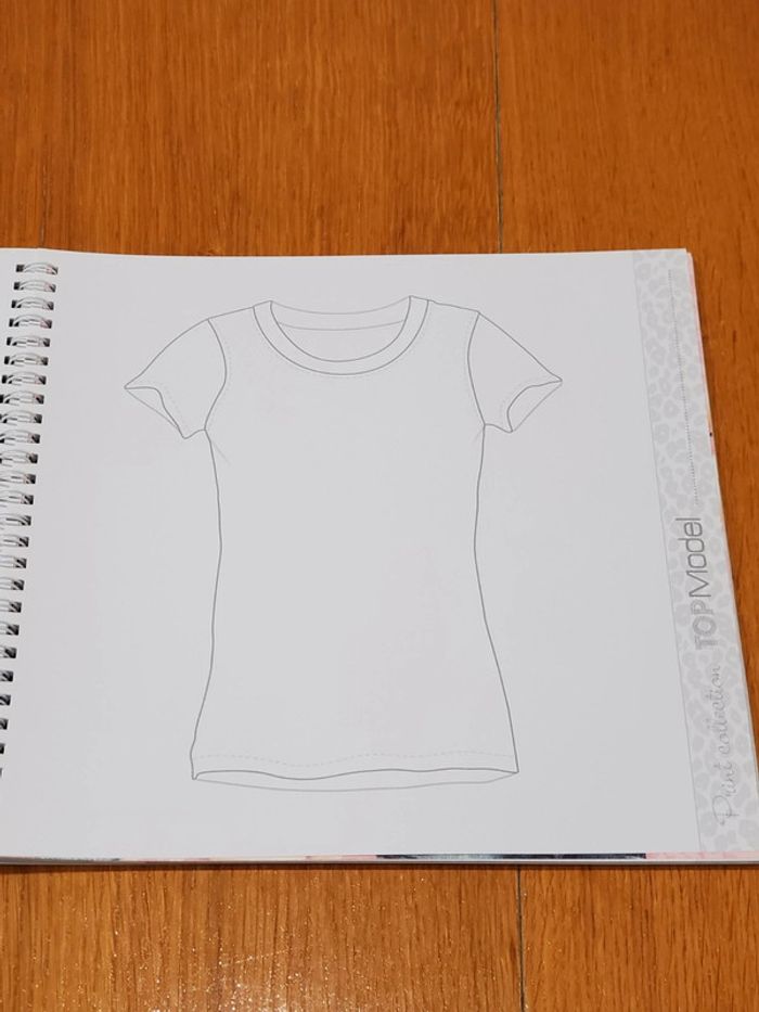Album de coloriage Top Model T-Shirt Designer - photo numéro 8