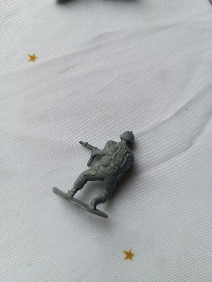 Petit soldat soldier chevalier knight 1995 lm Disney épée fusil argenté silver vert green gris grey - photo numéro 14
