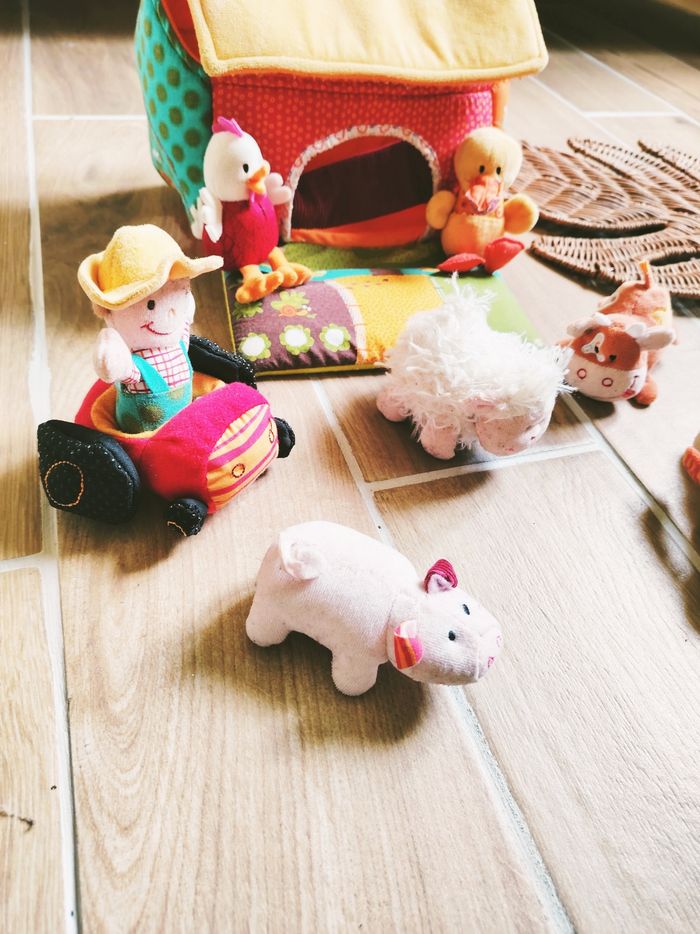 🐮Jeu d'éveil Ferme à transporter avec animaux en peluche/tissu marque Lilliputiens - photo numéro 2