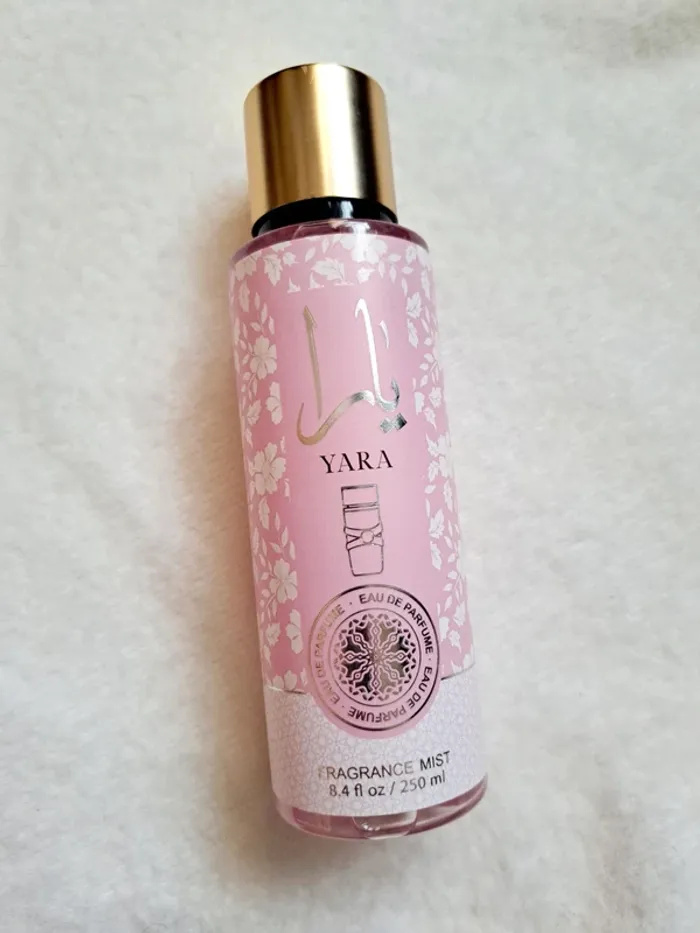 Lot de 2 Brumes corporelles parfumées neuves 
💜  Yara Lattafa et Tease Candy Noir Victoria's Secret - photo numéro 3