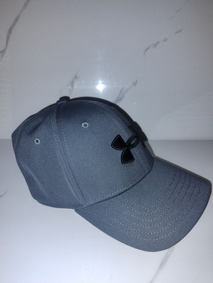 Under amour casquette noire et grise taille M/L. - photo numéro 2