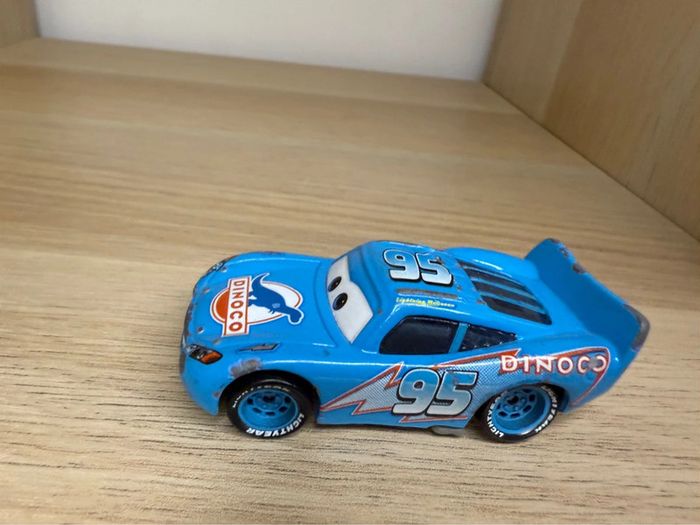 Voiture cars flash mcqueen dinoco Disney pixar - photo numéro 3