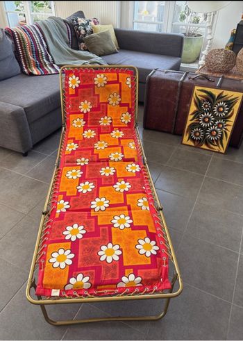 Transat bain de soleil Lafuma vintage orange et rouge à grosse fleur année 70 - bon état