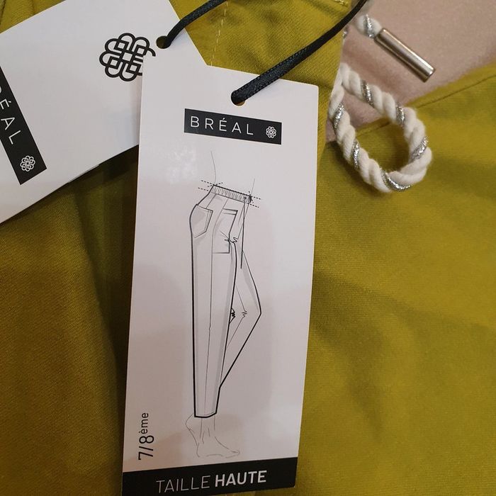 Magnifique pantalon Coupe 7/8eme couleur vert olive Taille haute Breal Taille 48 - photo numéro 2