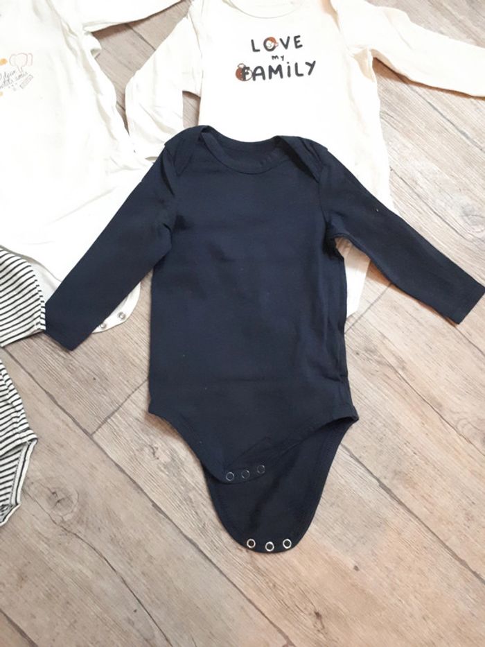 Lot 5 bodies 6 mois - photo numéro 3