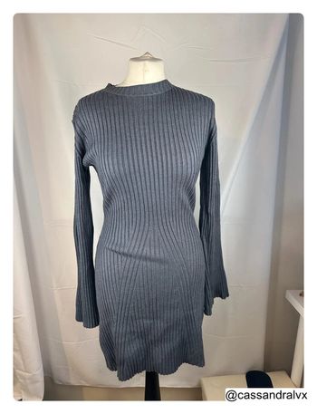 Robe grise côtelée