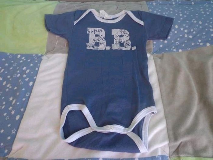 Lot bodies absorba 9 mois - photo numéro 4