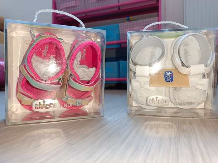 Lot de 2 paires sandales Chicco neuves p19