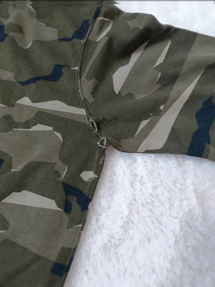 Hoodie camouflage Nike – Taille S – petits défauts 🧵🟢 - photo numéro 6