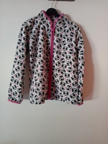 Joli pull à tirette.  8 ans.