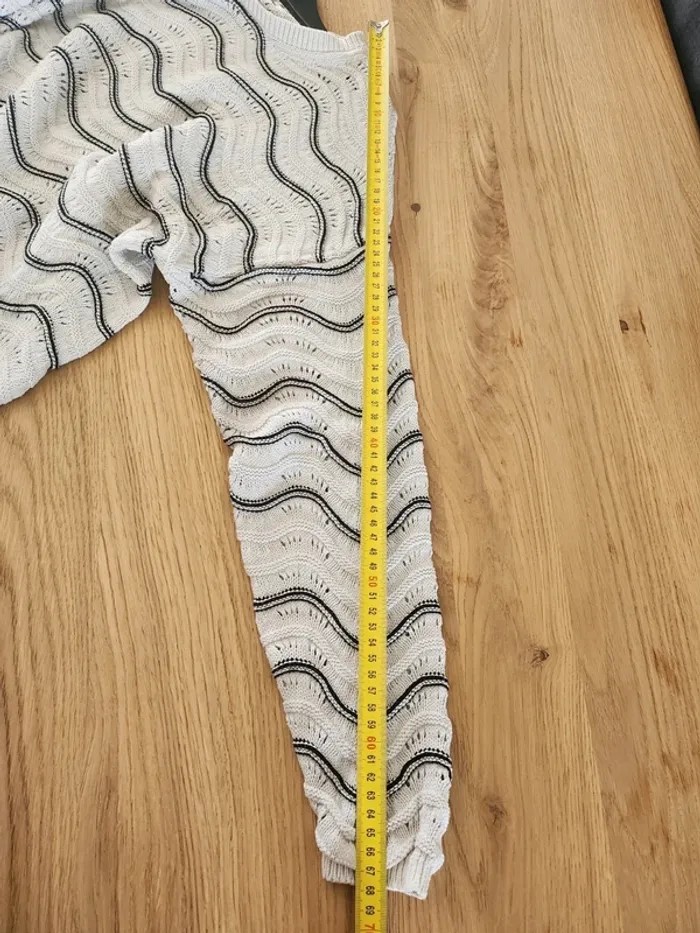 Pull chaud Mim taille M 38 effet crochet a rayures noires et blanc excellent état - photo numéro 6