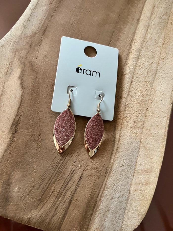 Boucles d’oreille doré et rose à paillettes eram