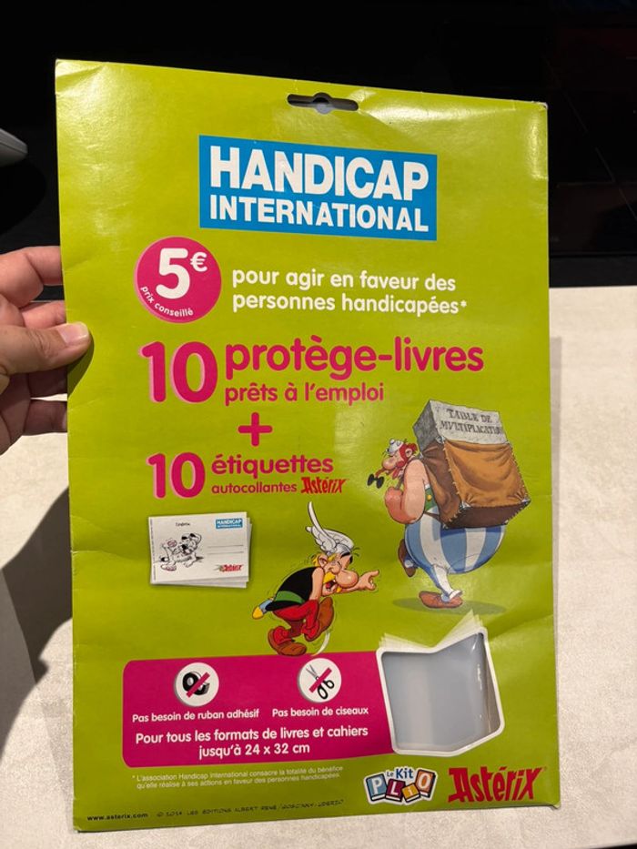 Paquet neuf de 10 protèges livres