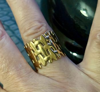 Bague large travaillée réglable acier inoxydable or