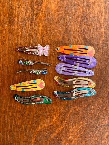 Lot de 10 barrettes.