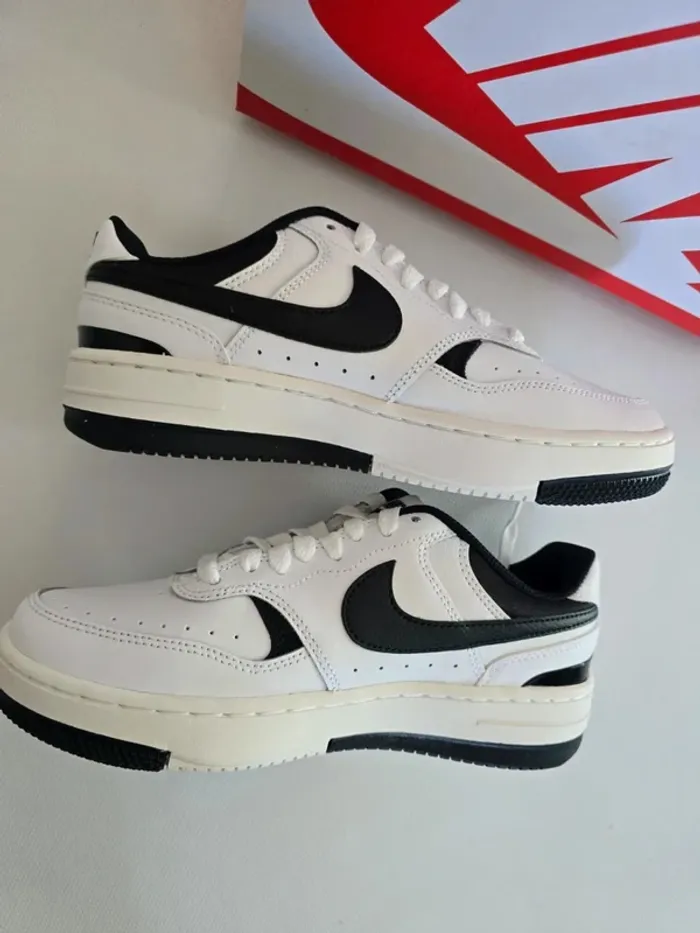 Basket nike dunk noir et blanche - photo numéro 2