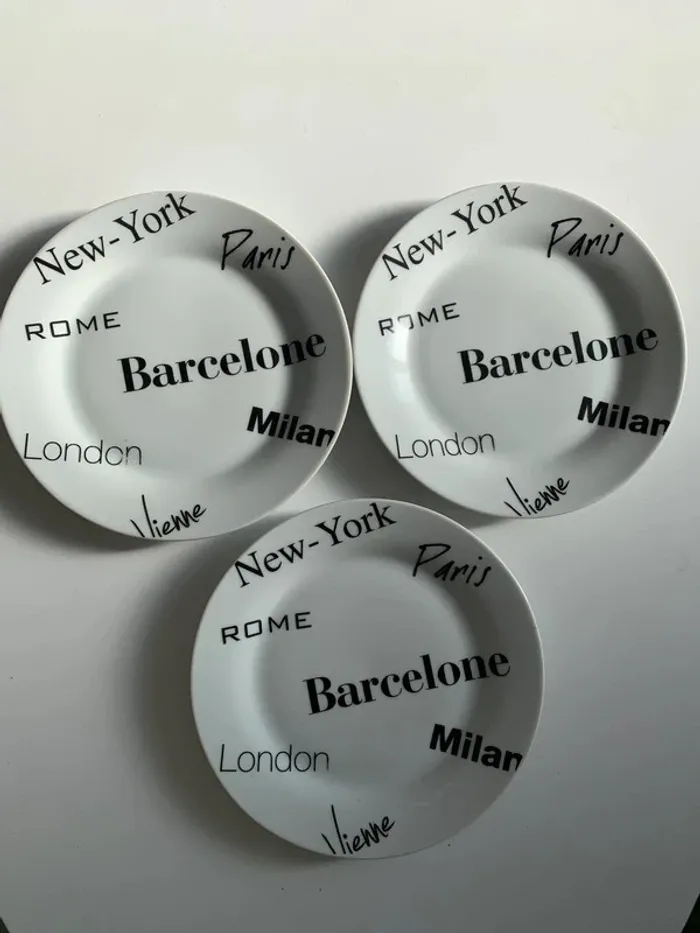 Lot 3 petites assiettes à dessert