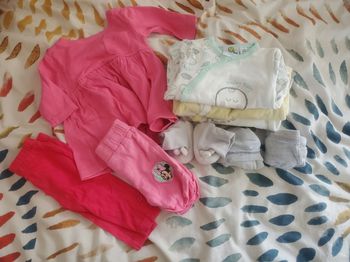 Lot 13 vêtements 1M