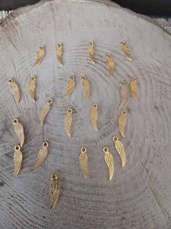 Lot de 22 breloques ailes d’anges doré