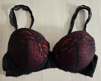 Soutien gorge rouge et noir dentelle