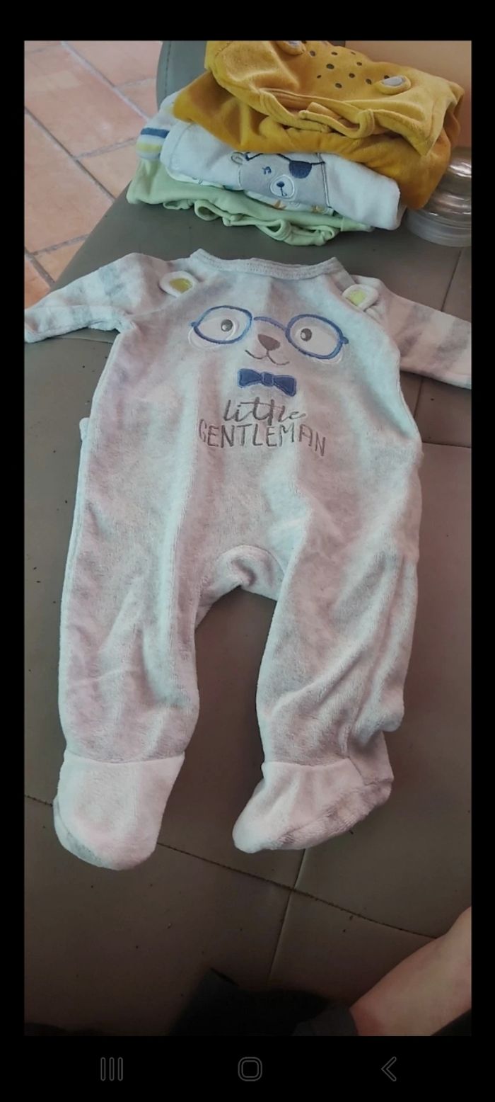 Pyjama 1 mois - photo numéro 2