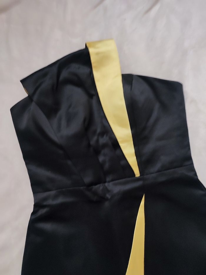 Robe de soirée bustier satinée doublée jaune et noir taille 36 - photo numéro 2