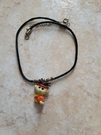 Collier personnage basket