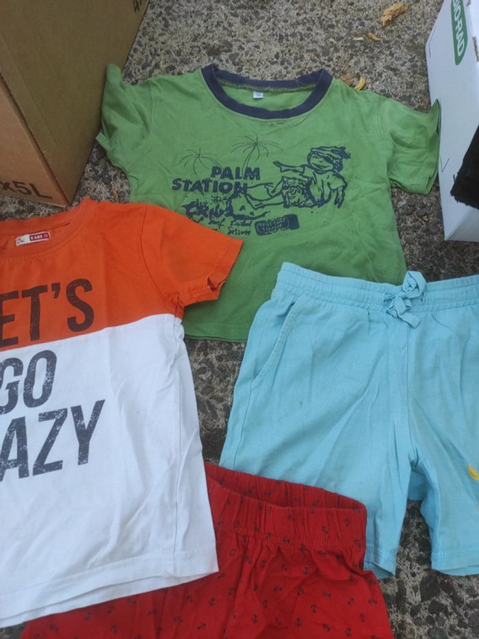 Lot 4 vêtements 5 ans