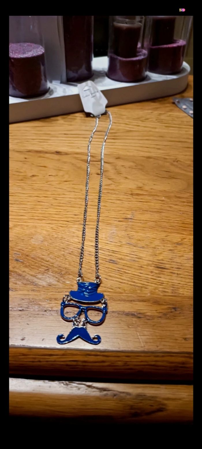 Sautoir bleu